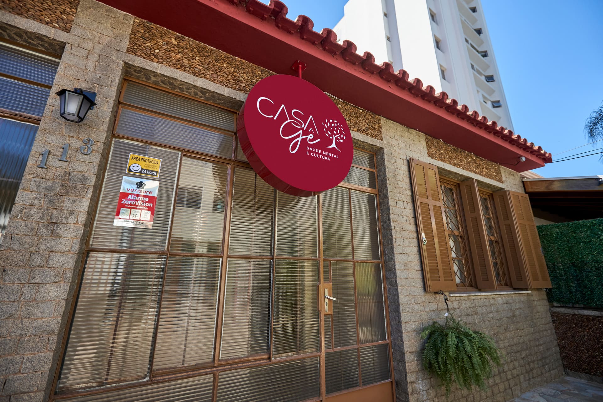 Fachada da Casa Gê, o local ideal para o aluguel de sala para psicólogo em Campinas.